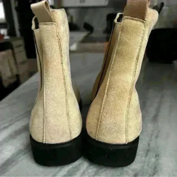 Beige Chelsea Boots Men Flock Slip-On Business Men Short
Boots Size 39 - Picture 4 of 11